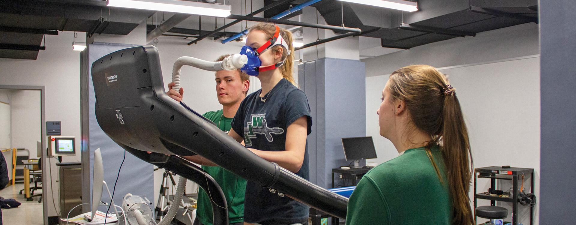 WLC学生在体育和运动科学实验室